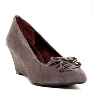 BCBGeneration Aleyna wedge pump in steel grey